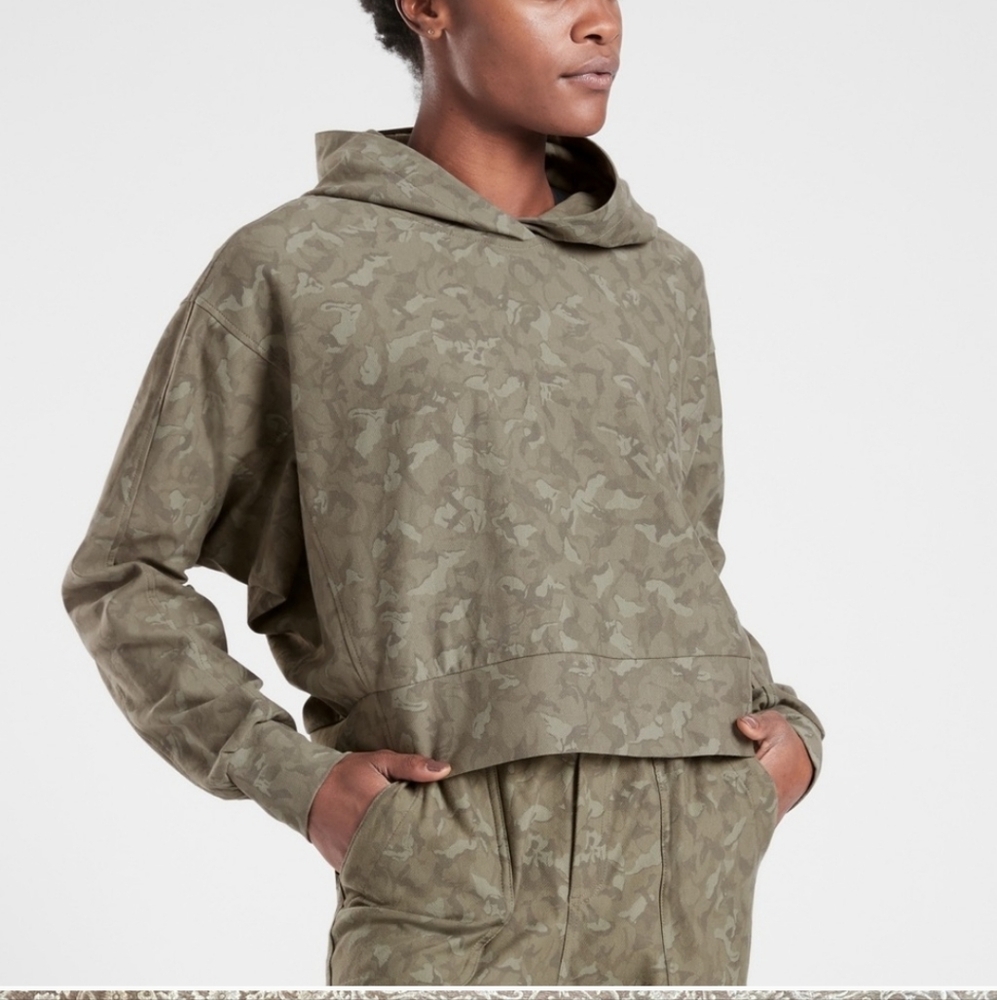 Athleta Cropped Cotton Hoodie Olive Green Camoflauge Womens Small Tall